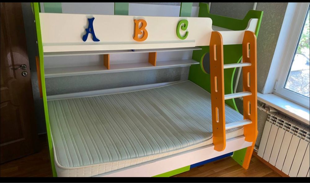 Двухьярусная кровать