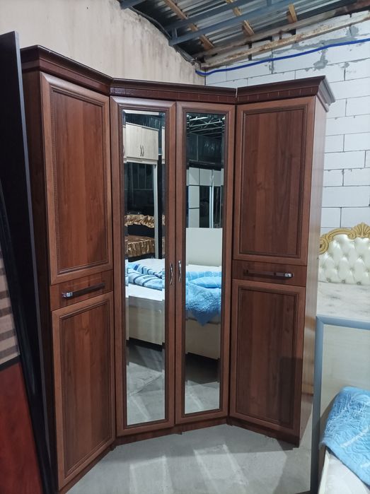 Продается угловой шкаф
