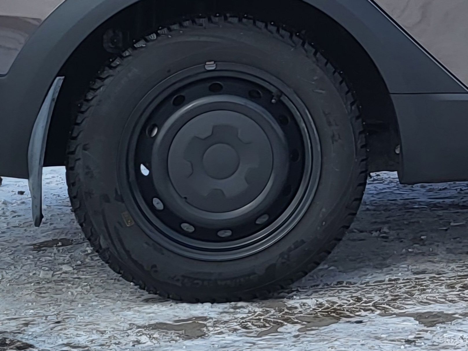 Продам комплект зимних шин на дисках 185/65R15 разбалтовка 4х100