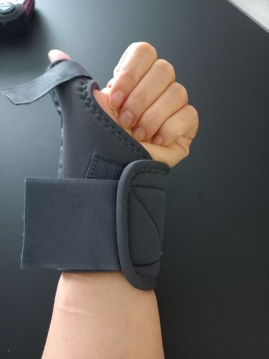 Ортеза за ляв палец