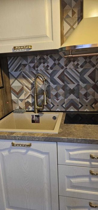 Дава се под наем Тристаен апартамент в София, Гео Милев - 95 кв.м за 637.5 € - Снимка #1