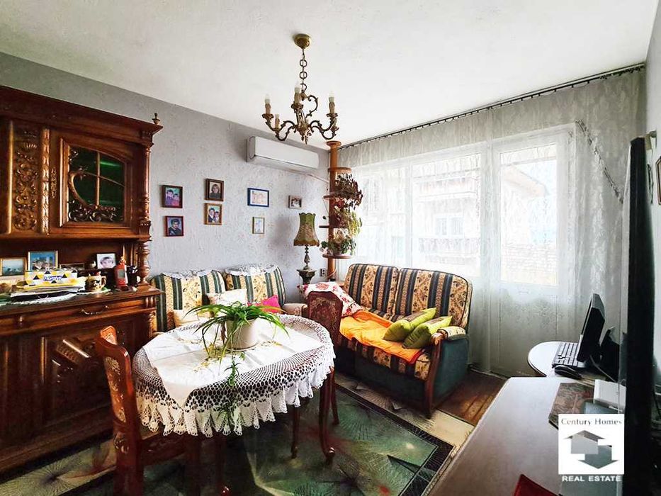 104974 Обзаведен просторен апартамент в кв. Акация, Велико Търново