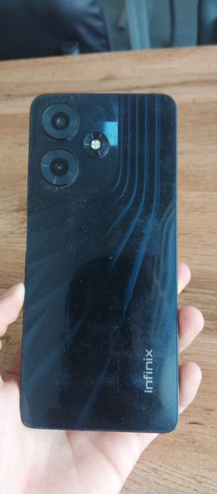 Infinix HOT 30 xotirasi 256ga 16 holati yaxshi usta koʻrmagan