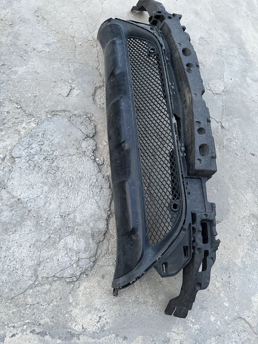 Grilă inferioară bară față mercedes gla x156.cod:a1568858600.