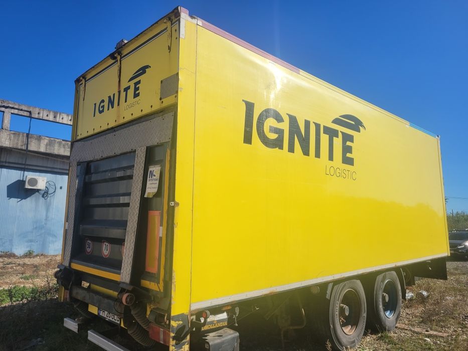 Vând remorca camion