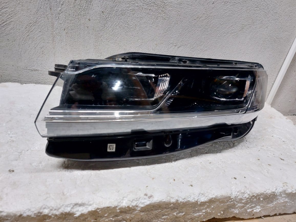 far stanga original volkswagen touareg 3 cr7 full led