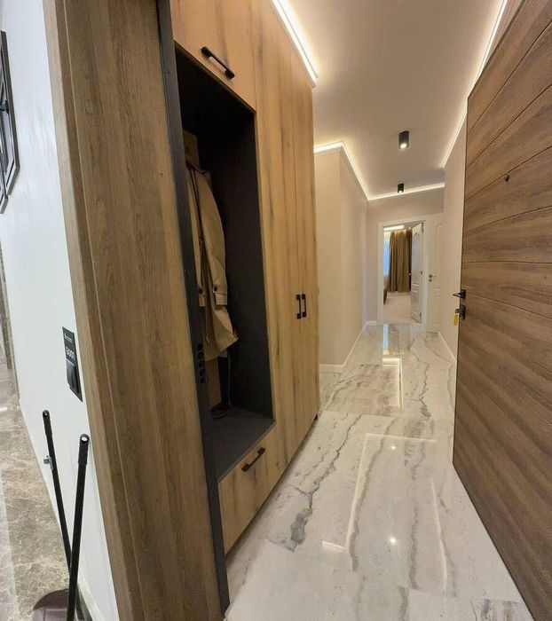 Тристаен апартамент с Паркомясто в ж.к. Кръстова вада.