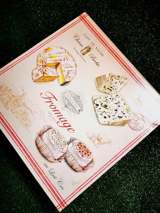 Platou rotativ, din sticlă, pentru servit brânzeturi!