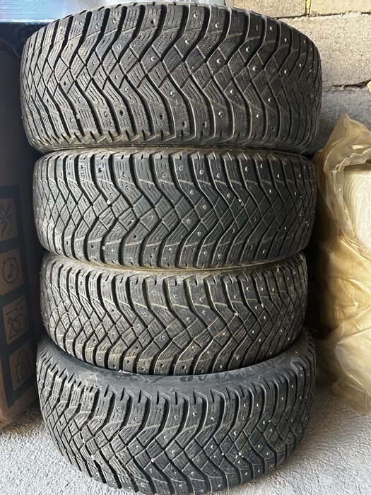 Шины зима с шипами 215/60 R17