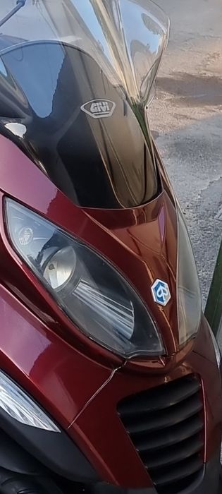 Parbriz, far si grila fata Piaggio MP3