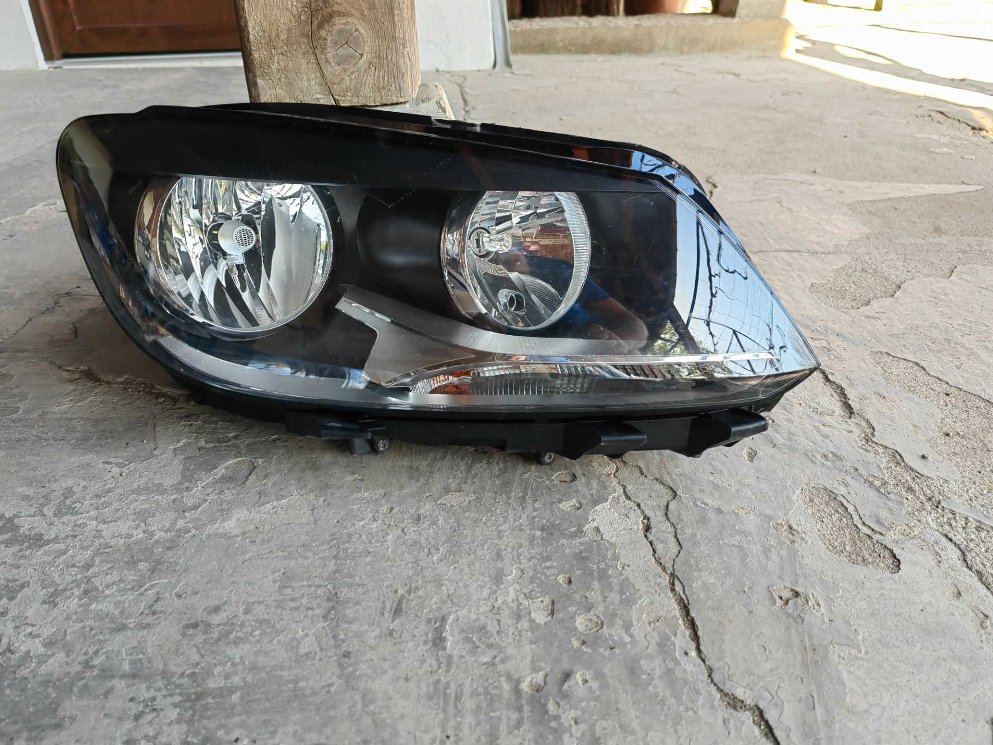 Фар VW Touran Caddy 2010-15г. десен / Фар Туаран Кади Оригинален