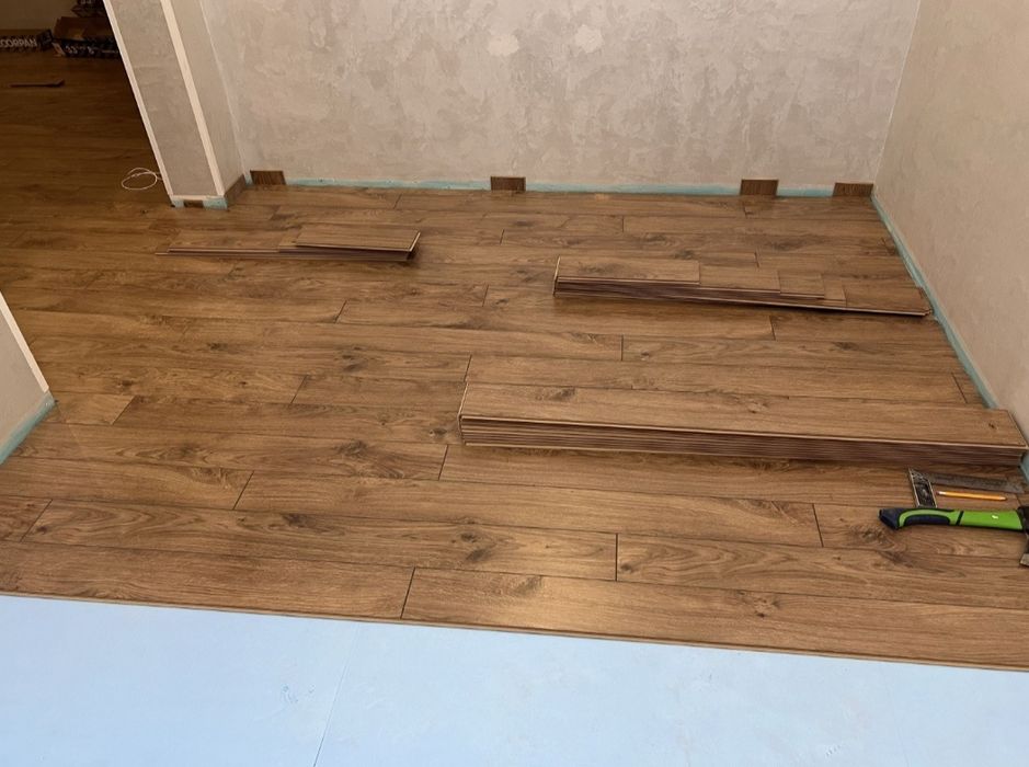 Укладка ламината кварцвинила линолеум наливной пол