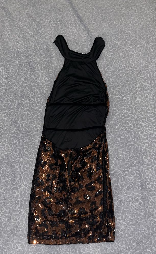 Rochie de seară Bershka model leopard paiete