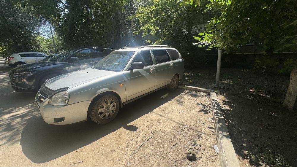 Продам машину Приора Универсал