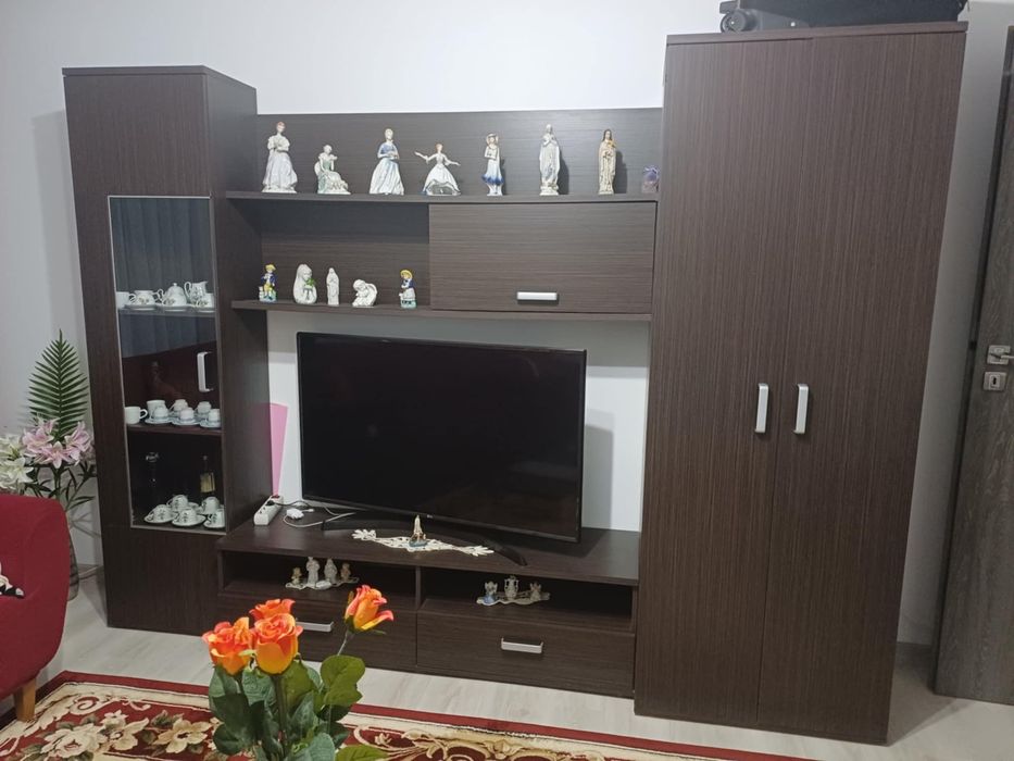 Vand mobila living cu 2 comode incluse