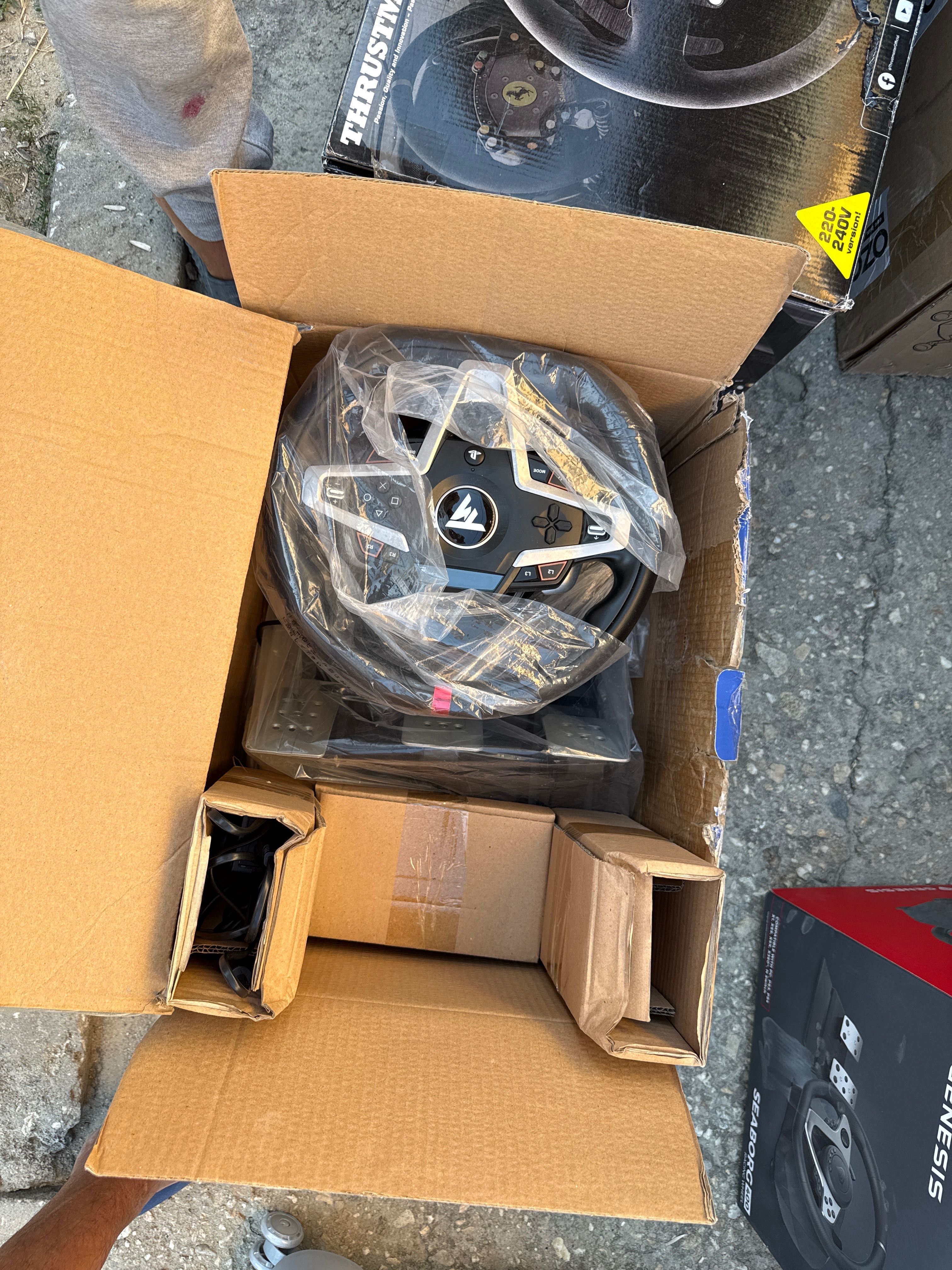 Thrustmaster Чисто нов