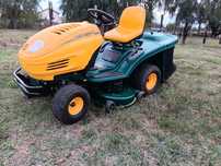 Tractoras de tuns iarba și gazon motor 2 cilindri