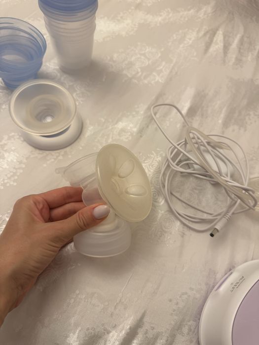 Pompa san electrica Philips Avent cu recipiente de stocare a laptelui