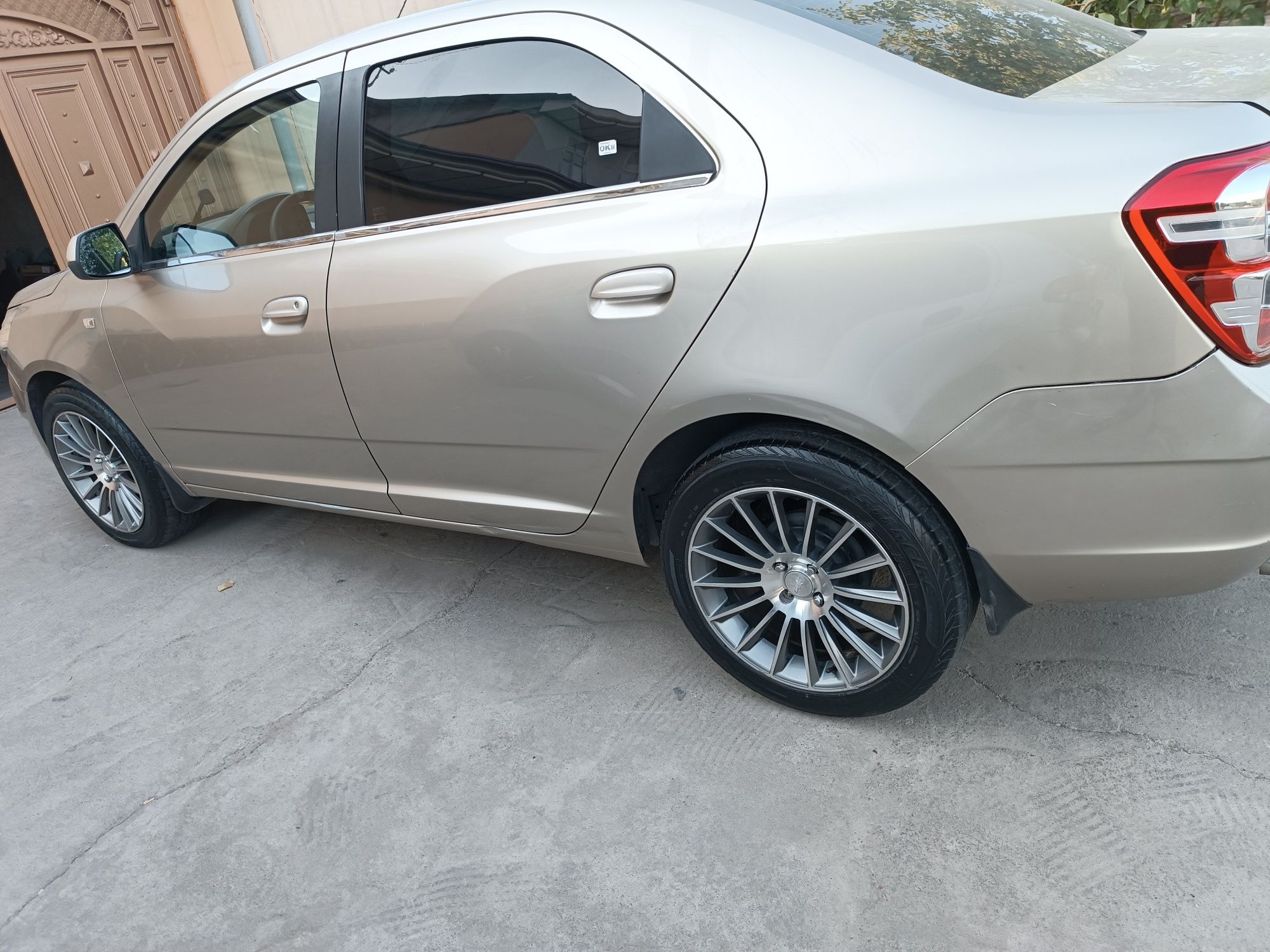 Mers Diska Balon cobaltga 215 55 R17 Holati yaxshi ayibi yoq
