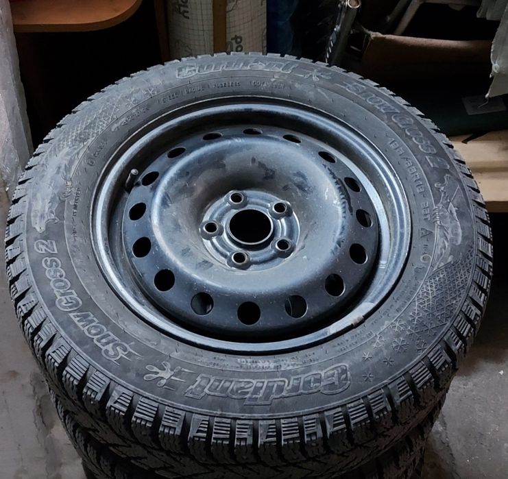 Продам зимние шины Cordiant Snow Cross 2 на дисках.