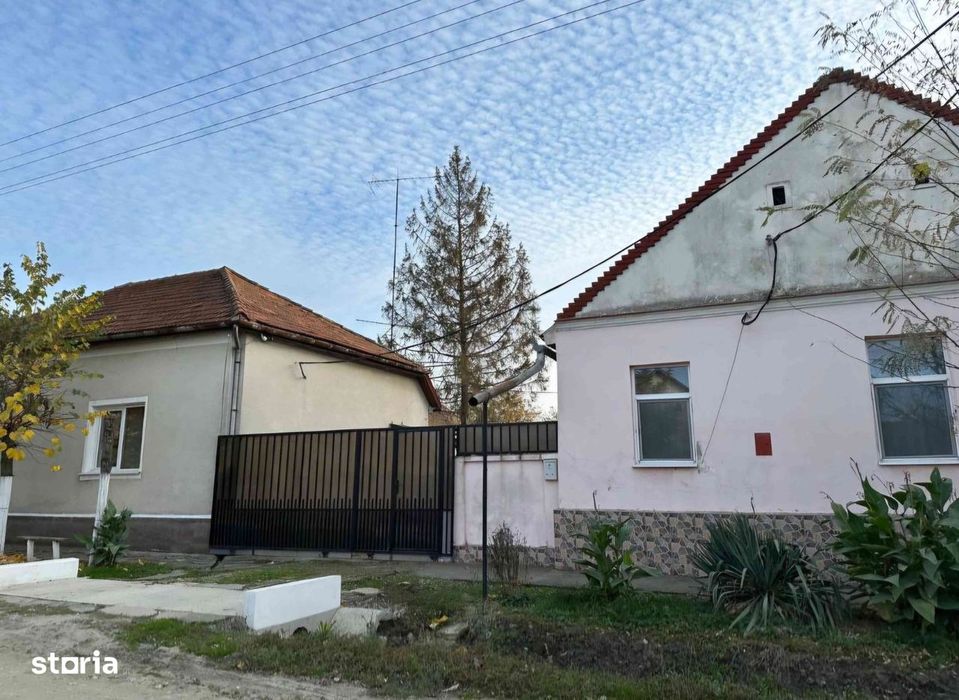 Casa de vanzare 2 corpuri