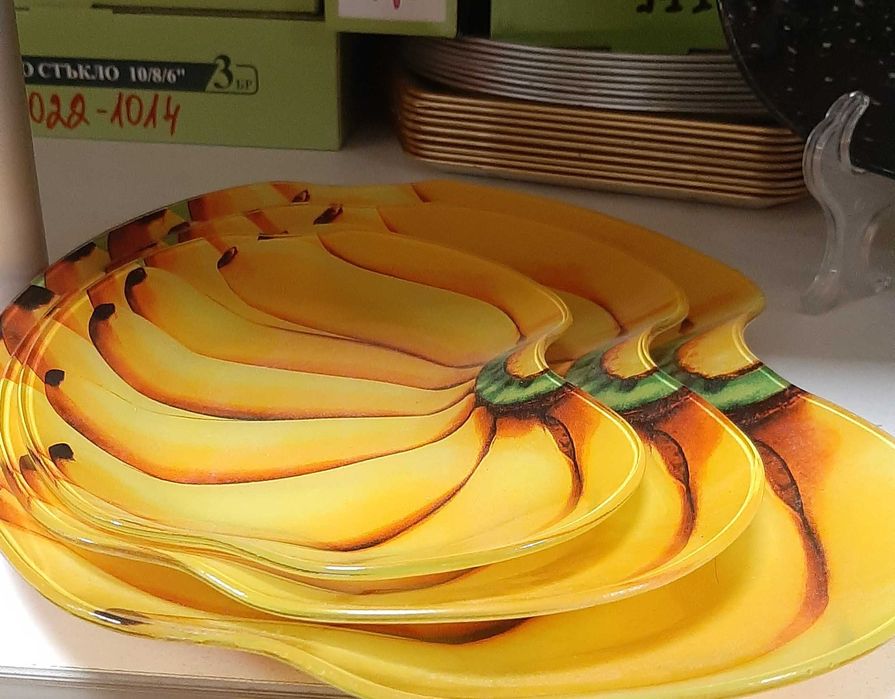 Нови 3бр. чинии - банани стъкло