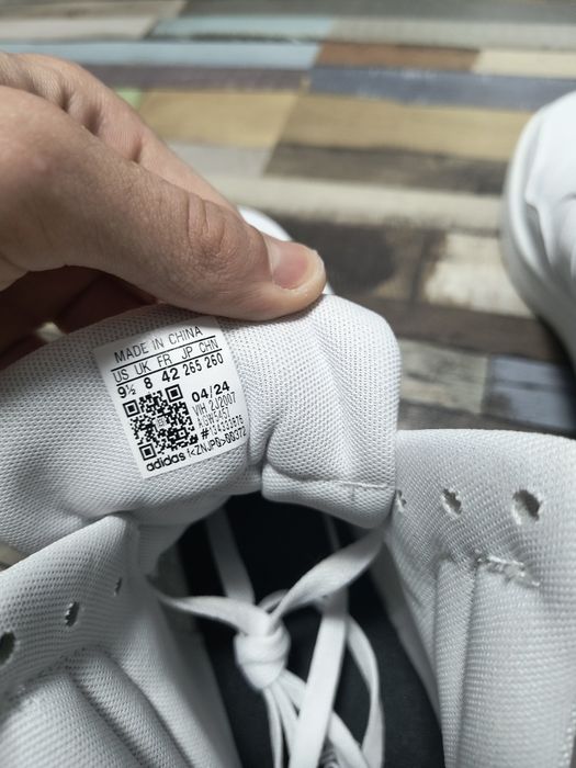 Adidasi de la Adidas