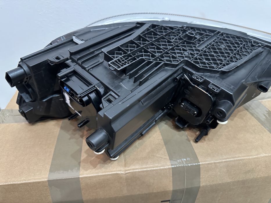 Far dreapta skoda octavia 2 fl facelift xenon adaptiv Europa