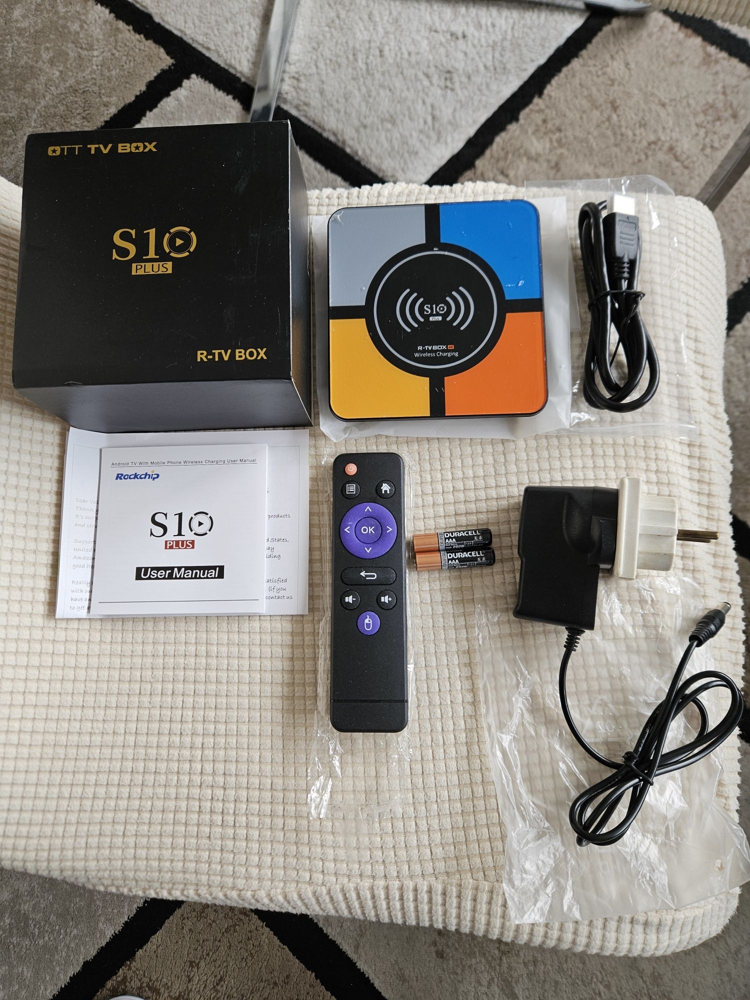 Продавам мултимедиен плеър, tv box+wireless charger S10 Plus