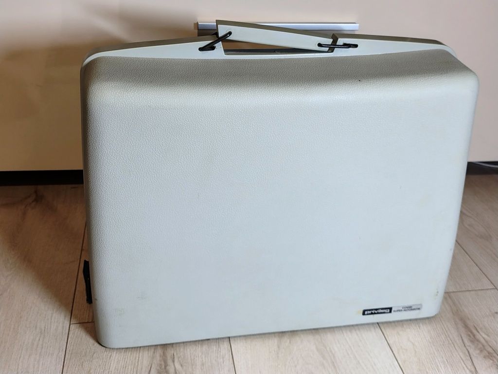 Mașina de cusut Privileg 580