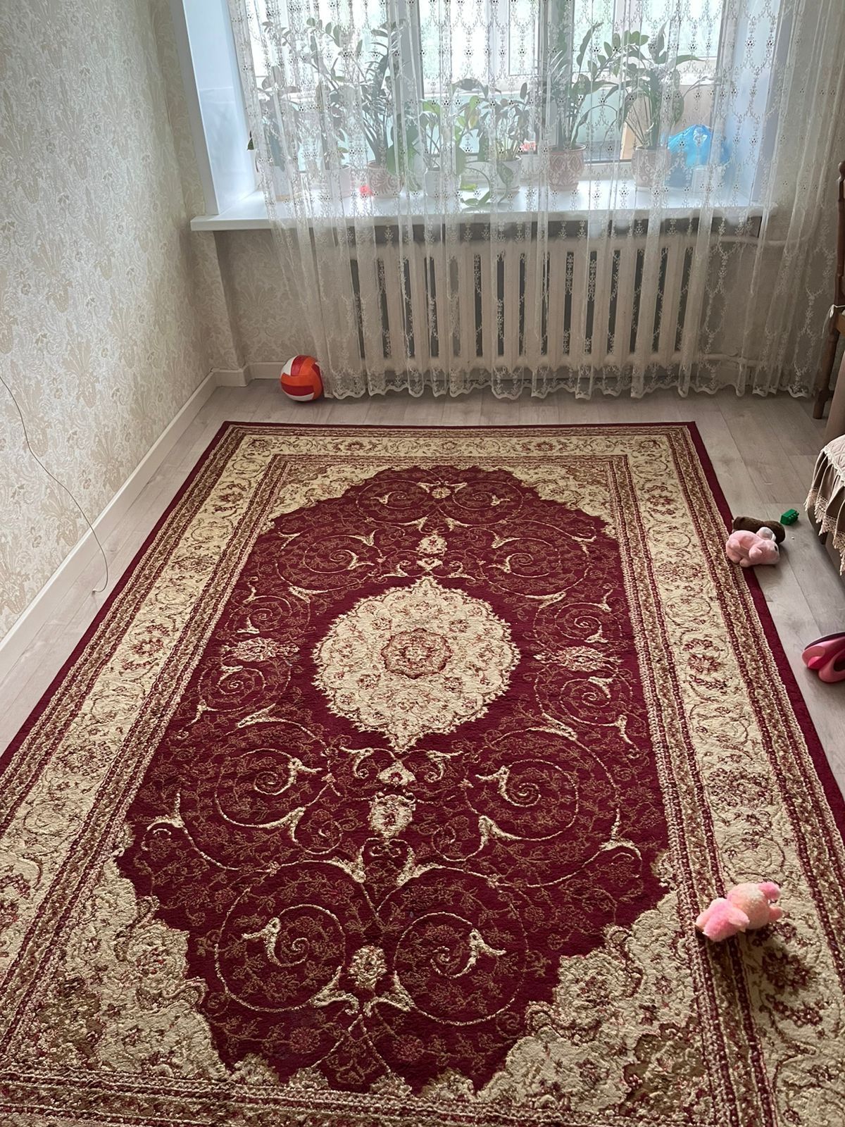 Продам ковры 2 штуки.