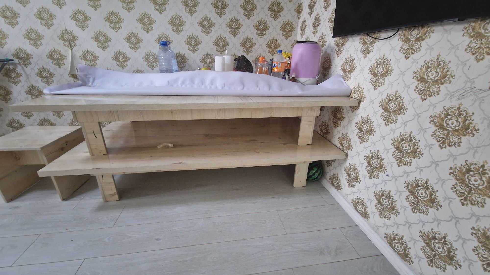 Продается срочно стол
