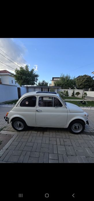 Mașină de epoca fiat 500l 1970