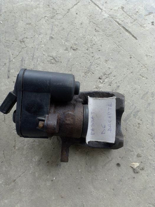 Vînd etrier dreapta passat B6. sau   B7