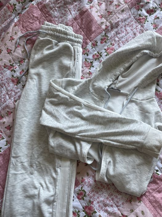 Спортен Комплект в светло сиво