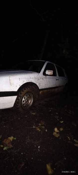 Голф 3 1.6 бензин бракуван без документи