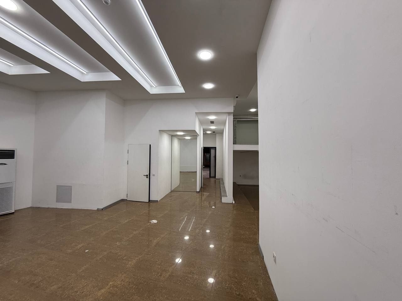 Продается Комерческое помещение, 346 кв,  1 Линия, Дархан