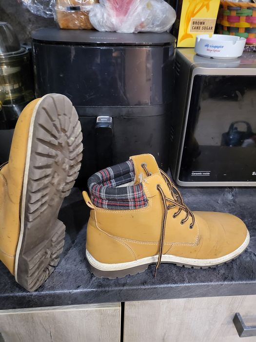 Кожени и велурени обувки