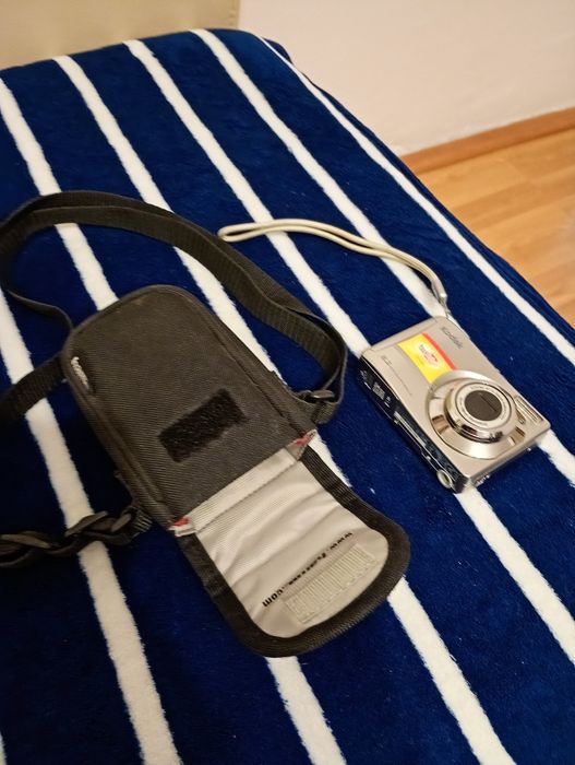 Vând aparat foto Kodak 8.2Megapixels nou