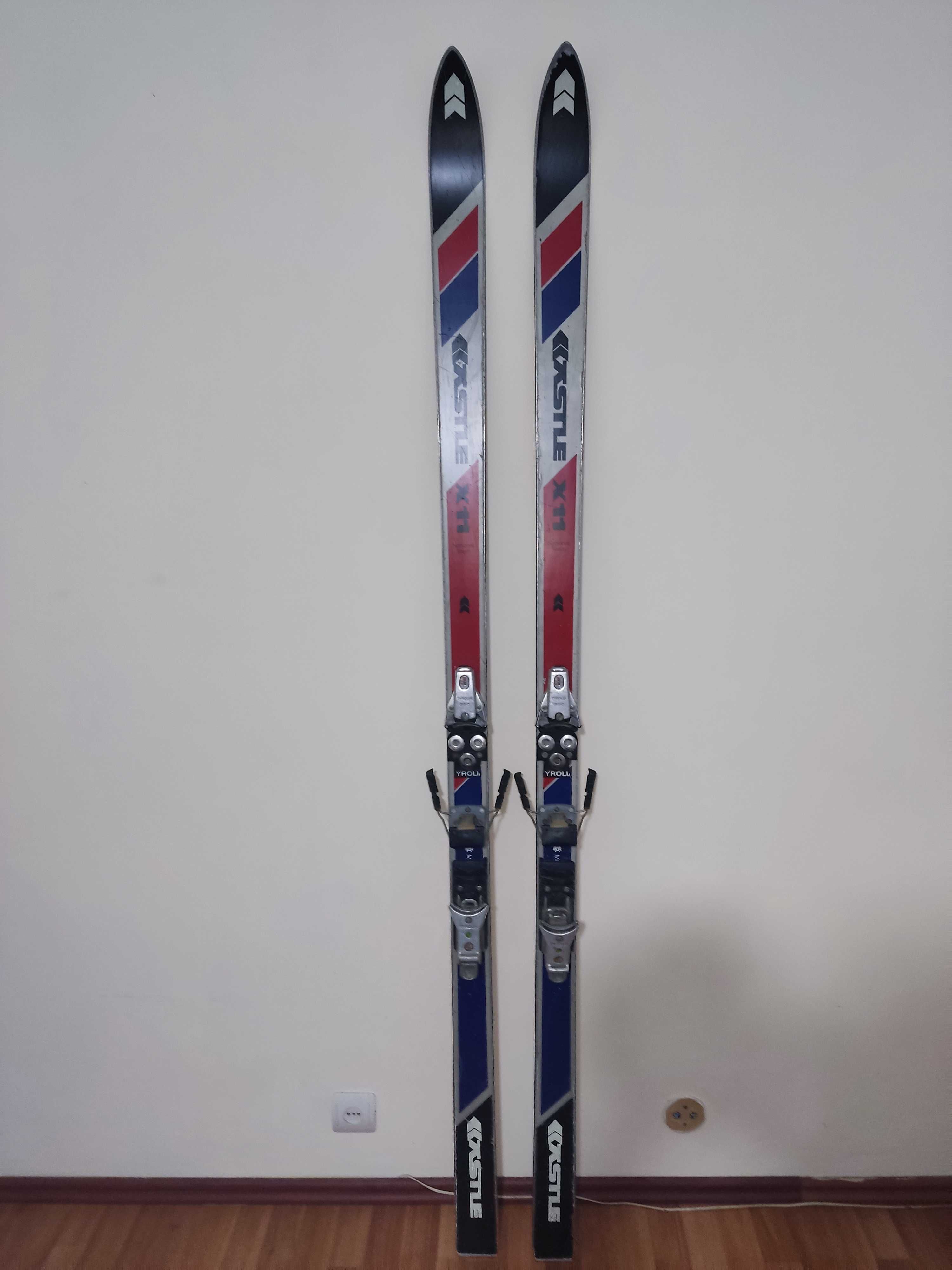 Schiuri/Skiuri Kastle X11 2000cm cu legaturi Tyrolia