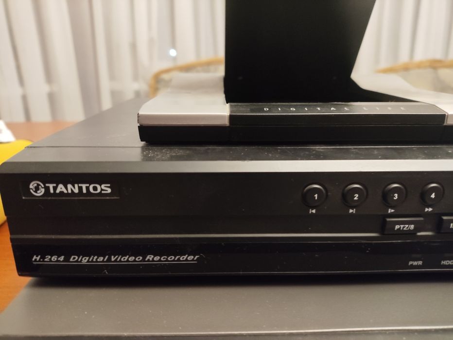 Компьютер много разных проводов