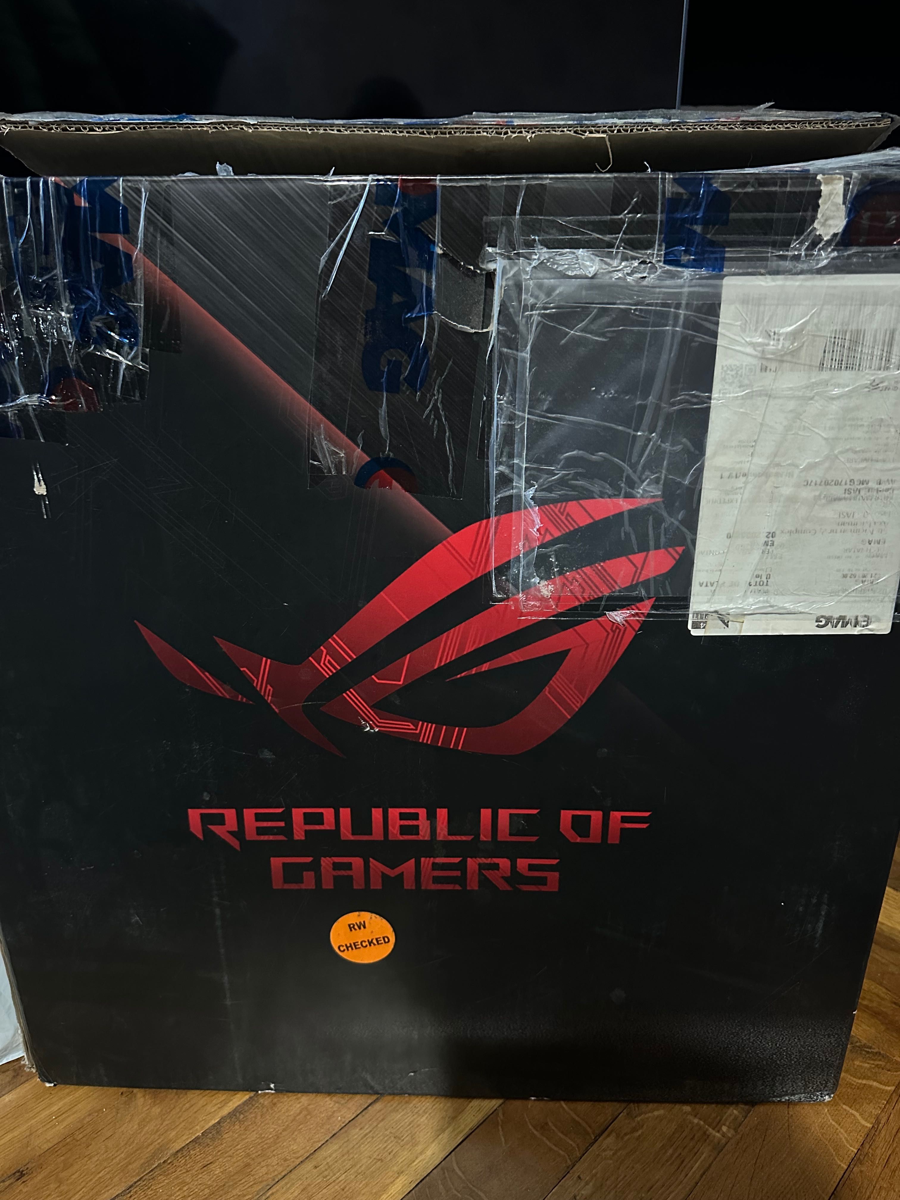 Геймърски компютър Asus ROG Strix G10CE rtx3070 , i7-11700f , 32gb ram