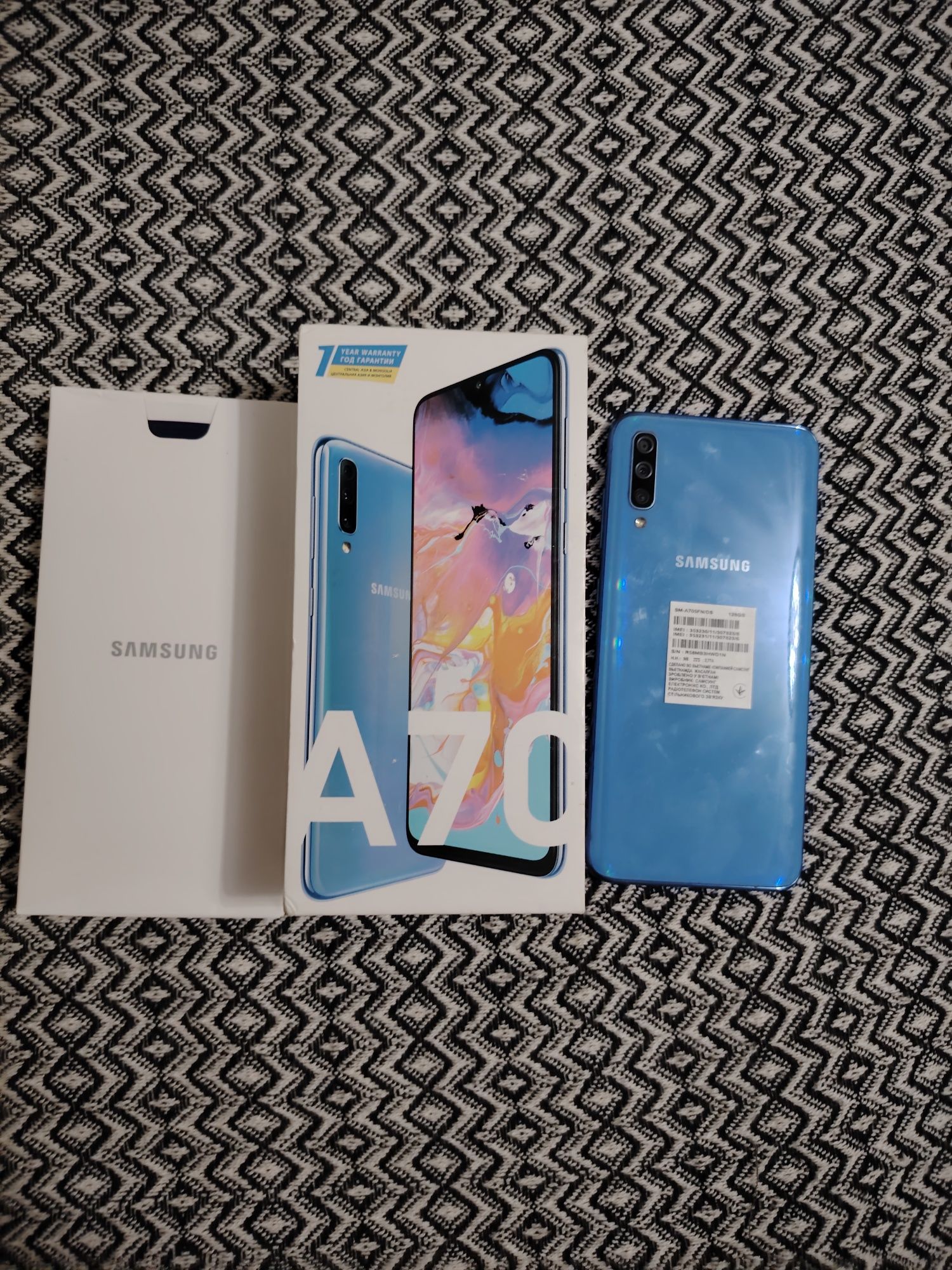 Samsung A70. Karobka dakument. Usta kórmagan. Narxi kelishiladi.