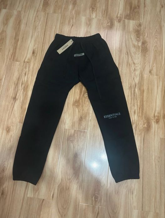 pantaloni essentials