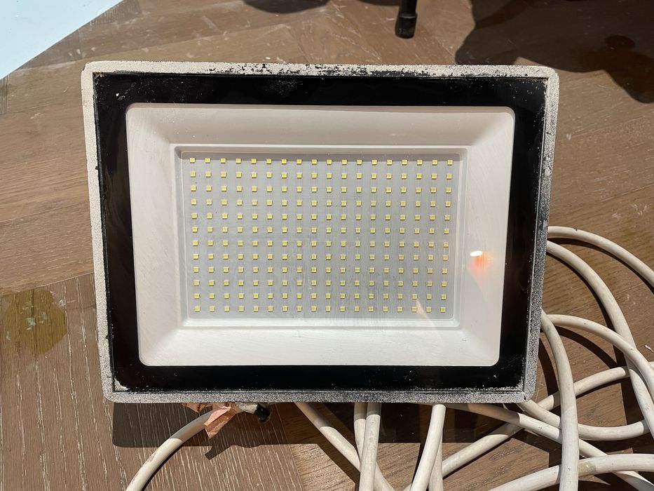 Продам прожектор