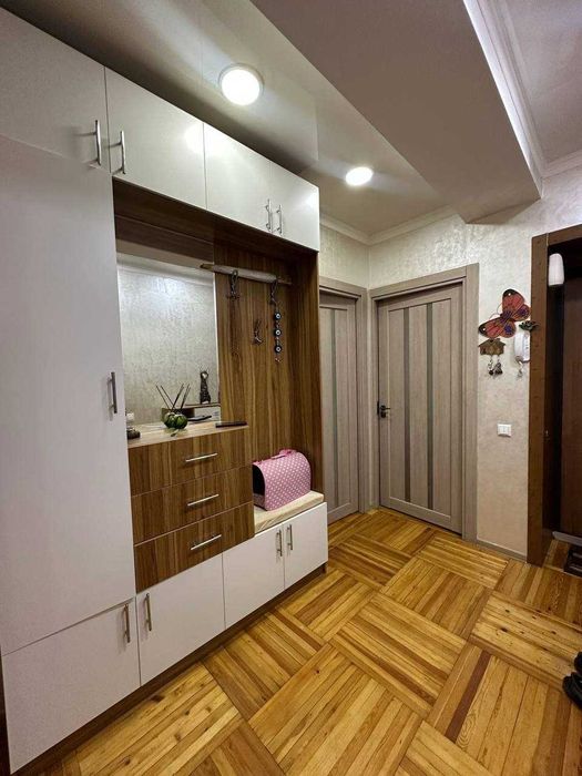 4-х комнатная квартира на Ц-4 с натяжными потолками ID: 3908