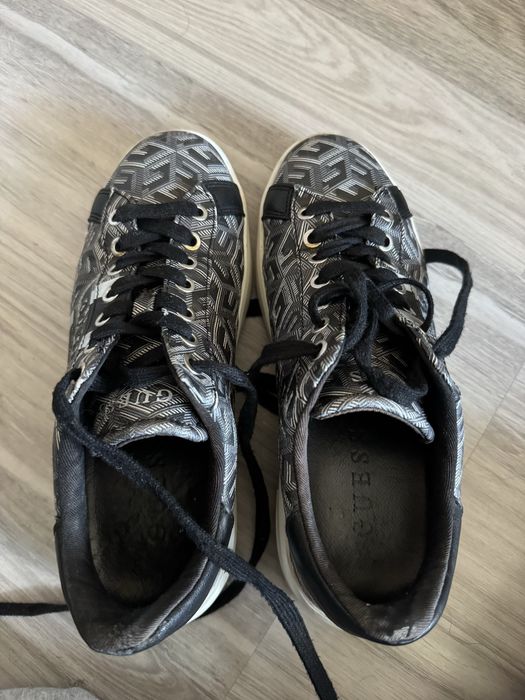 Черни обувки Guess