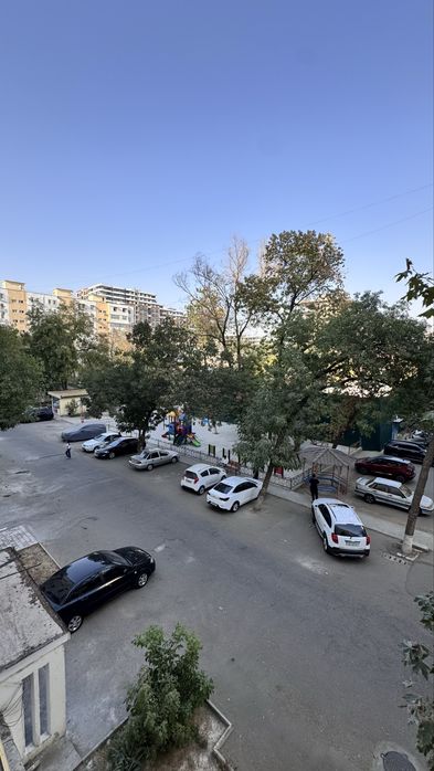 Квартира своя 4 комнаты продаю