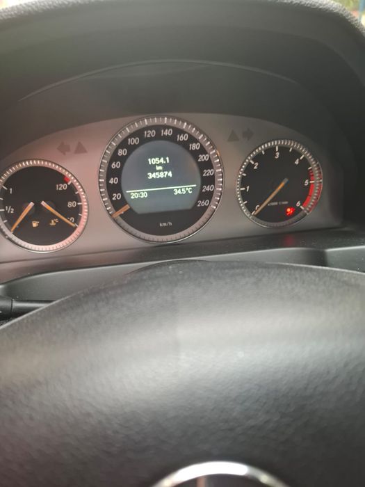 Vând Mercedes C 220