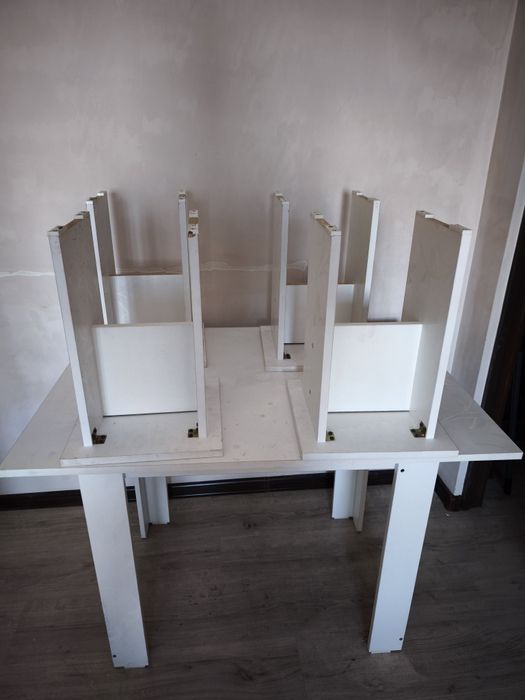 Кухонный стол + 4 табуретки